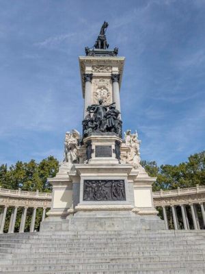 Huaxing Park - A Thriving Oasis for Nature Enthusiasts and Photo Fanatics!