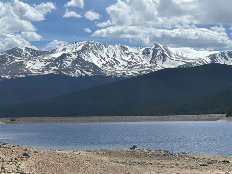 Bistan Mountain Scenic Area: A Majestic Wonderland of Turquoise Lakes and Ancient Legends!