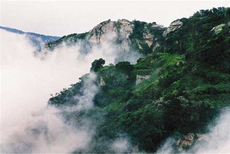 Huaguo Mountain Scenic Area: An Epic Journey Through Mythology and Natural Wonders!