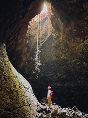  Longtou Mountain Grotto: A Cavernous Wonderland Filled with Geological Wonders!