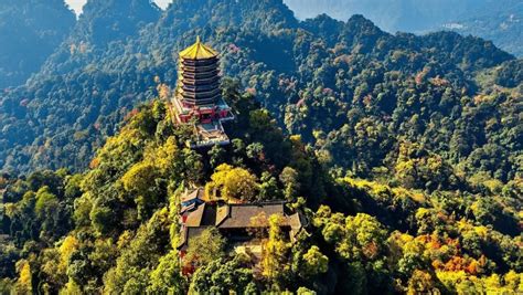 Mount Qingcheng: A Tranquil Mountain Retreat Steeped in Ancient History!