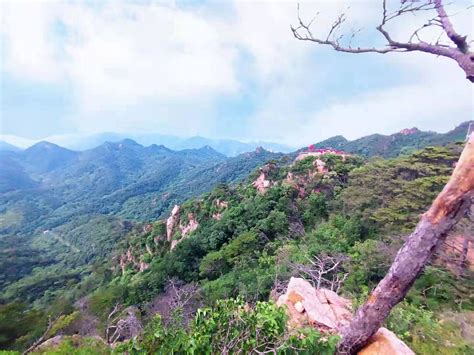 Qianshan National Forest Park: Majestic Peaks and Untamed Natural Beauty!