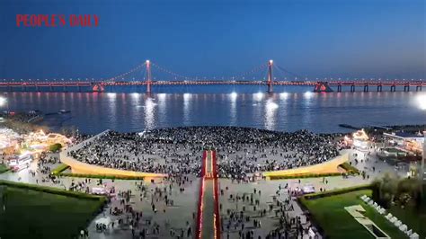 Xinghai Square Dazzling Nightly Lights and Spectacular Seaside Views!