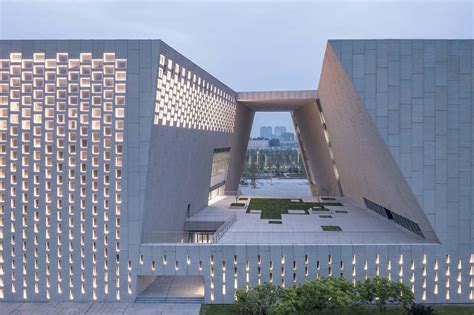 Zhengzhou Museum: Unveiling Centuries of History and Artistic Brilliance!